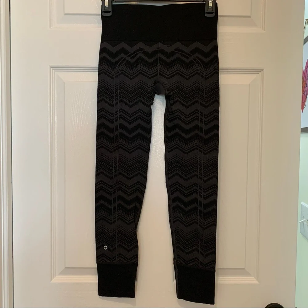 Lululemon Ebb to Street Pant Legging Heathered Deep Coal Size 4 Chevron Zig Zag